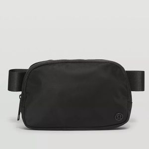 Lululemon everywhere belt bag black